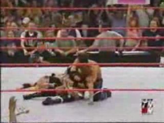 Trish Stratus vs Jazz ( Trish wins the hardcore title ! )