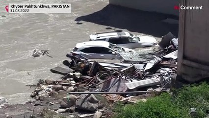 Pakistan victims walk for hours due to dilapidated infrastructure