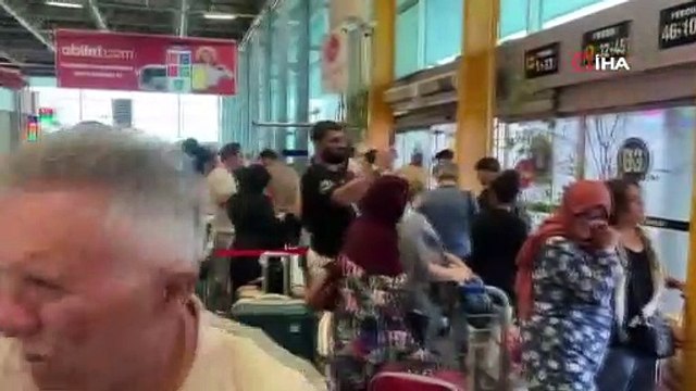Bursa’da otobüs terminaline yıldırım düştü...