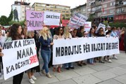 Kosova'da kadın ve kızların şiddetten korunması talebiyle protesto yürüyüşü düzenlendi