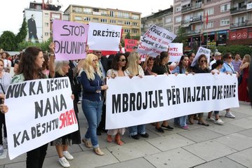 Kosova'da kadın ve kızların şiddetten korunması talebiyle protesto yürüyüşü düzenlendi
