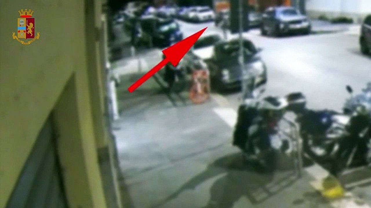 Milano, le immagini del molestatore in monopattino: domani l’interrogatorio
