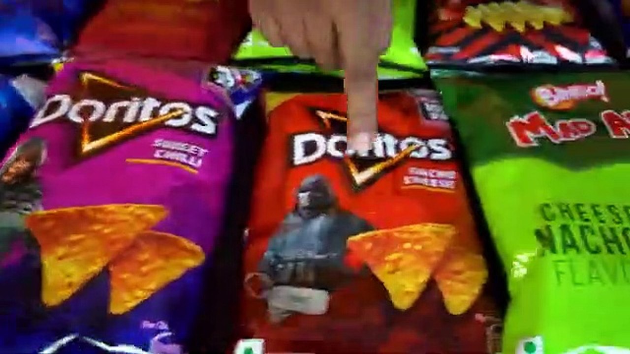 Making Biggest Chip from 100 Chips | सारे चिप्स मिलाके बनाया एक बड़ा पापड़ | YASH KE EXPERIMENT