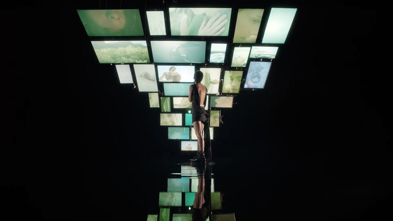 Prada : la pub "Paradoxe" avec Emma Watson