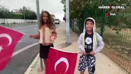 Cumhurbaşkanı Erdoğan 'Tayyip dede' diye seslenen çocuklara hediyeler verdi