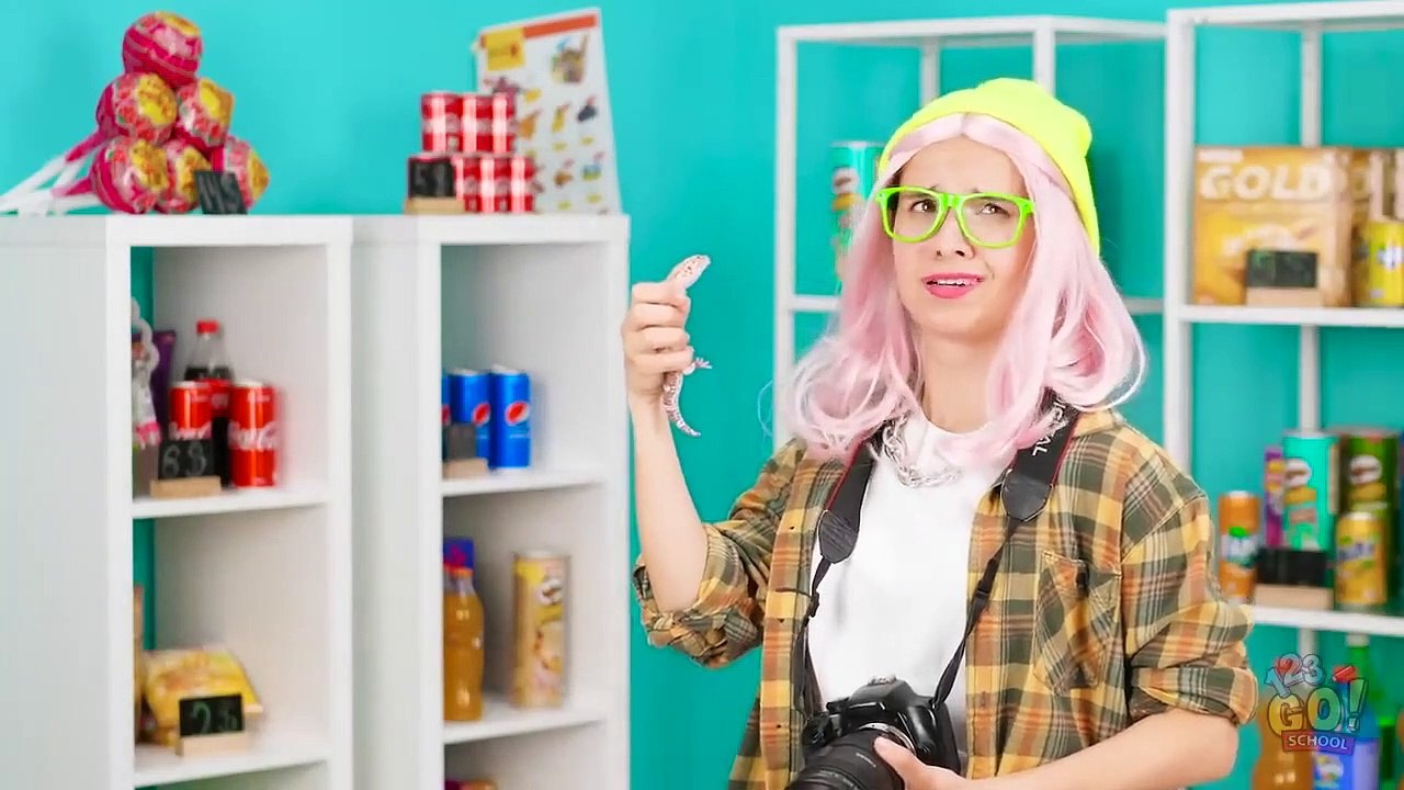 CRAZY WAYS HOW TO SNEAK PETS ANYWHERE Secret Room For Pets! Sneaking H