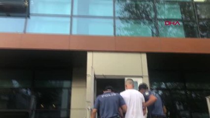 KADIKÖY'DE 2 KİŞİYİ BIÇAKLAYAN ŞÜPHELİ YAKALANDI