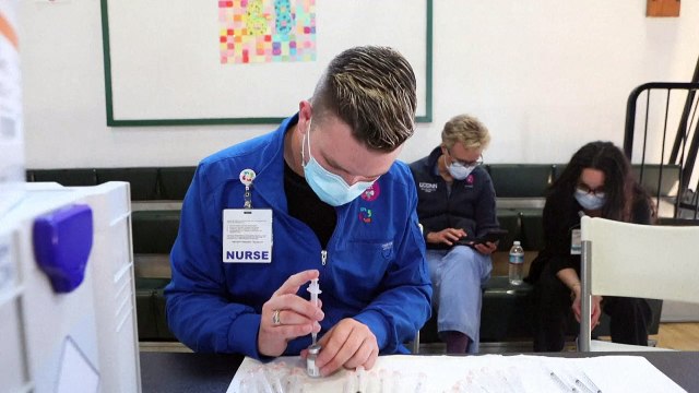 EUA autorizam nova versão de vacinas da Pfizer e Moderna contra ômicron