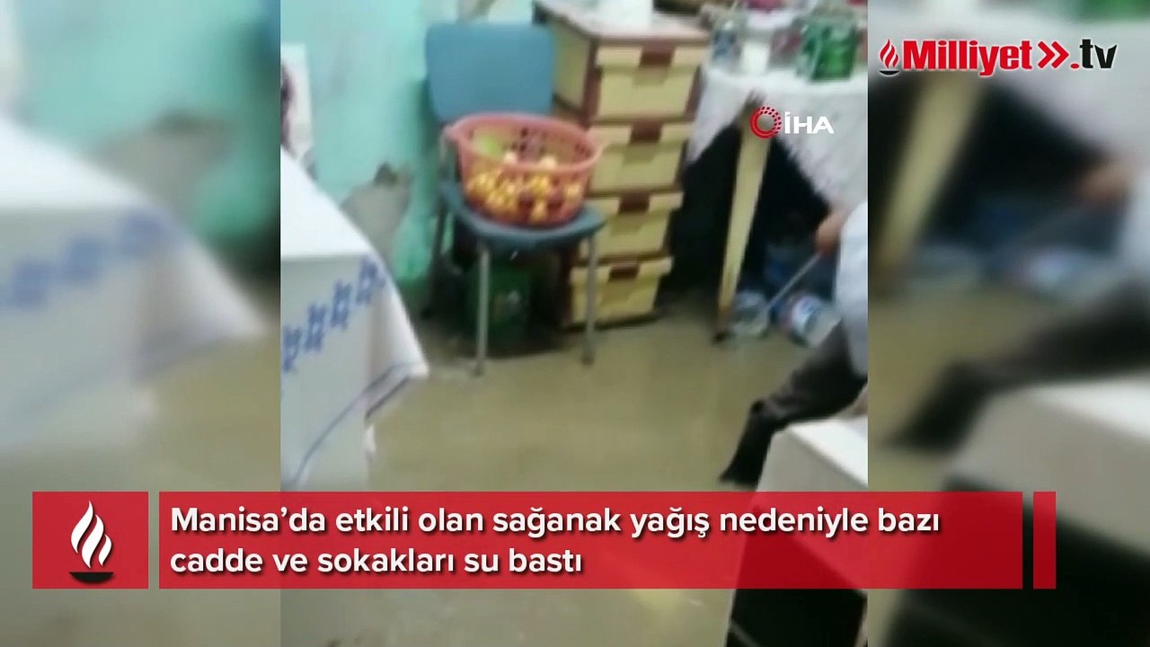 Manisa'da sel felaketi: Cadde ve sokaklar göle döndü, evler sular altında kaldı