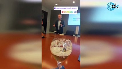 Los eurodiputados de Cs refundan el partido bebiendo copazos de cerveza