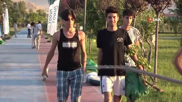 Gençler TÜGVA Doğa Kampı ile tatilin keyfini çıkarıyor