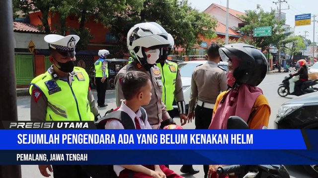 Pelajar Tak Pakai Helm Saat Dibonceng Sepeda Motor, Polisi Beri Helm Gratis