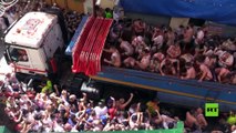 إسبانيا.. مهرجان التراشق بالطماطم يعود من جديد