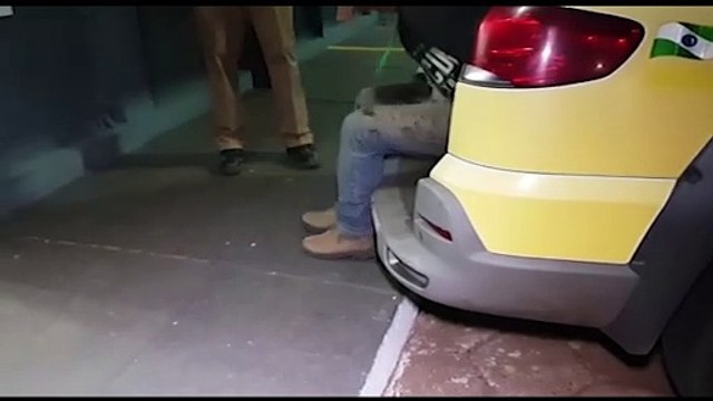 Condutor faz zigue-zague com caminhonete e é detido após colidir contra viatura da PM