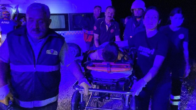 Minibüs ile kamyon çarpıştı: Çok sayıda ölü ve yaralı var