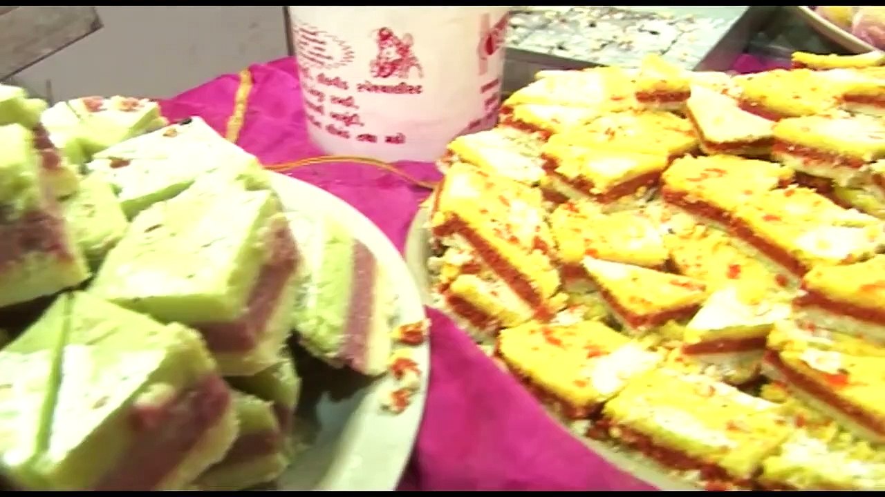 delhi street food - indian sweets - street food india delhi