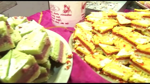 delhi street food - indian sweets - street food india delhi