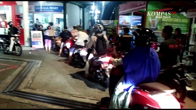 Warga Rela Antre di SPBU, Khawatir Kenaikan Harga BBM Subsidi