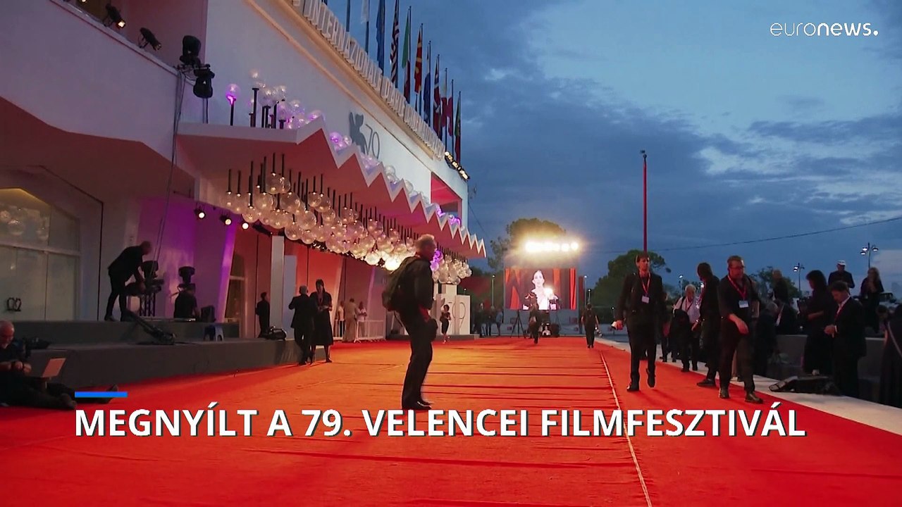 Catherine Deneuve előtt tisztelgett a 79. Velencei Filmfesztivál