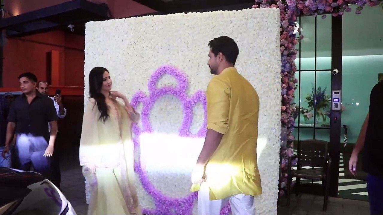 Vicky Kaushal & Katrina Kaif Visit Arpita Khan Sharma’s Residence For Ganpati Celebration 2022
