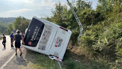 Yolcu otobüsü devrildi: 4 yaralı