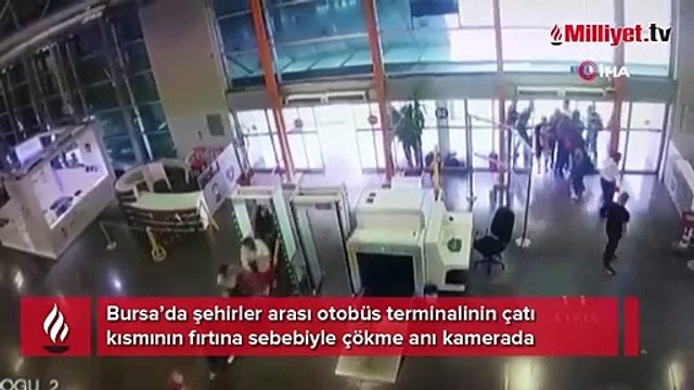Bursa’da şehirler arası otobüs terminalinin çatı kısmının fırtına sebebiyle çökme anı kamerada