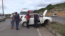 Sakarya haberleri! Karasu'da refüje çıkan otomobilin sürücüsü yaralandı