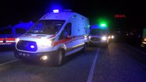 Sivas’ta feci kaza… Düğünden dönen minibüs kamyonla çarpıştı! 8 ölü 9 yaralı