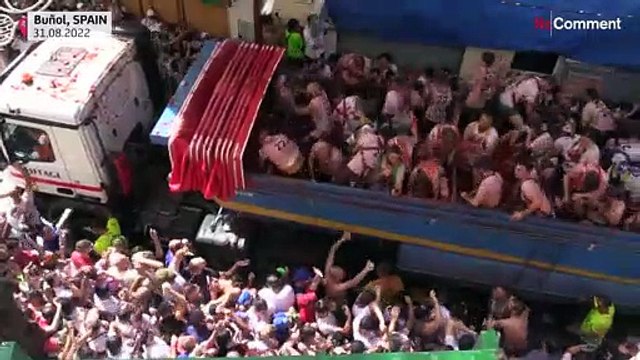 15 mil pessoas participaram na tradicional La Tomatina de Buñol