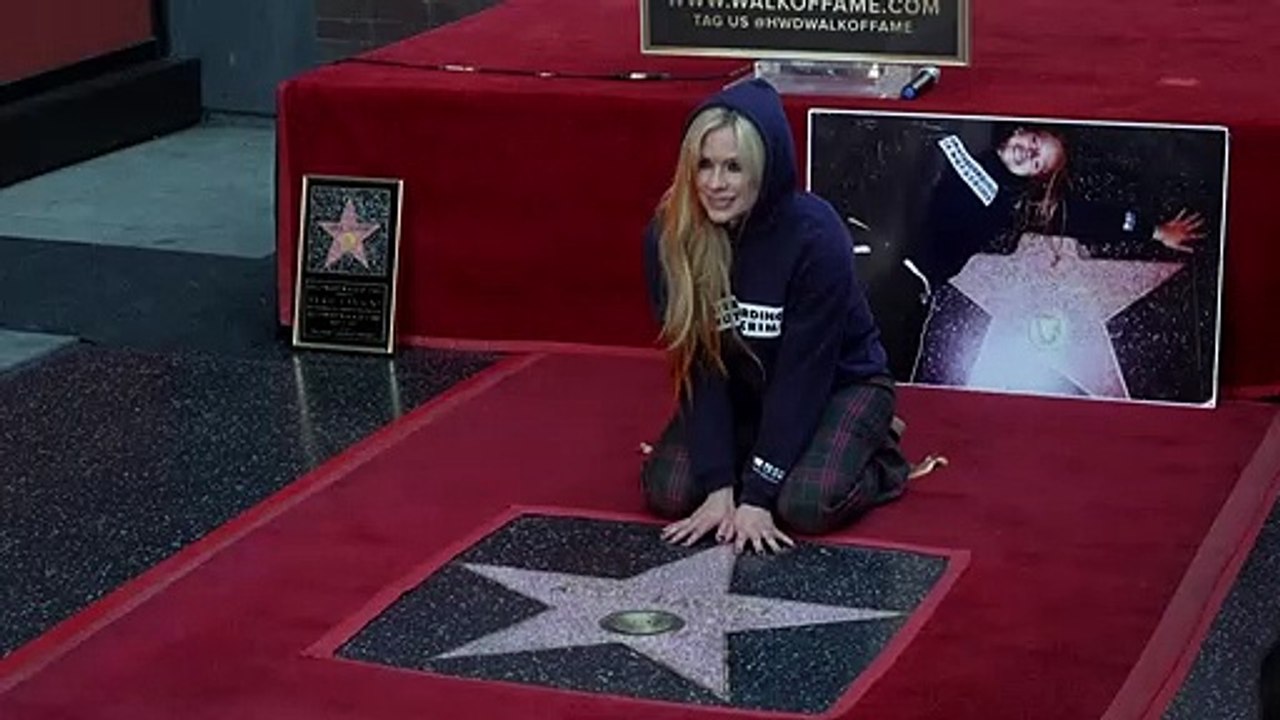 La pop-star canadienne Avril Lavigne honorée avec une étoile sur Hollywood Boulevard