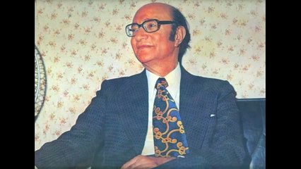 محمد عبد الوهاب  في البلاط الملكي المغربي يغني ومرت الايام امام فرقة كاملة  سنة ١٩٧٢