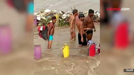 अचानक पूर... झोपेत असलेले चौघे अडकले