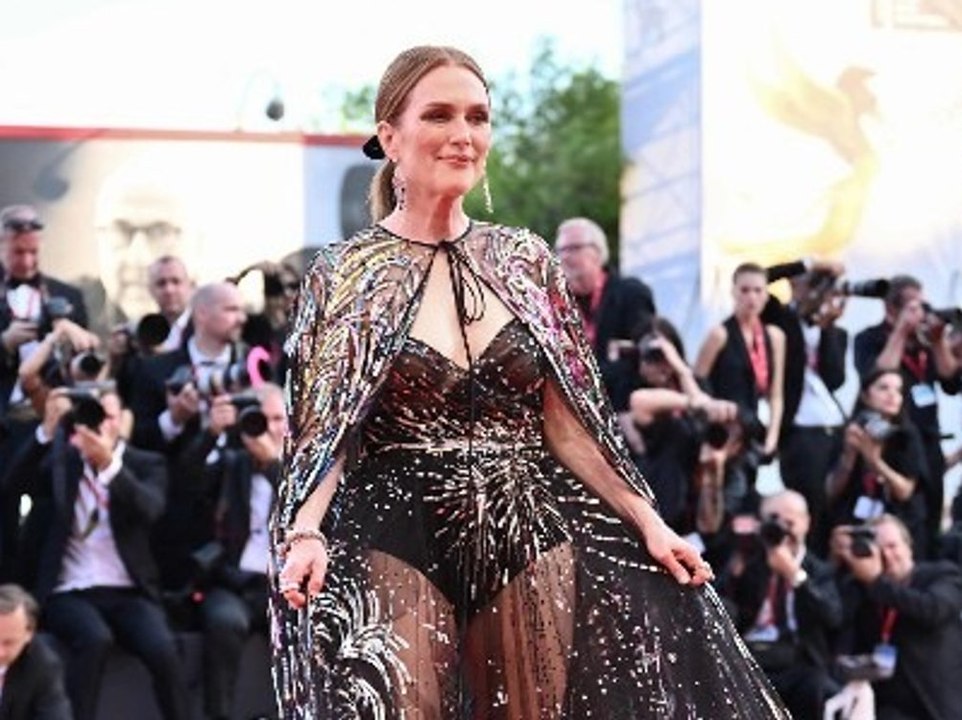 Filmfestspiele in Venedig: Julianne Moore begeistert in Glitzerkleid
