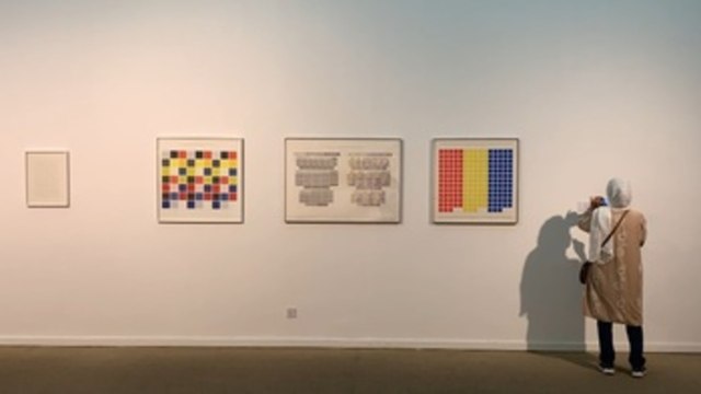 Tesoros minimalistas escondidos durante décadas causan sensación en Teherán