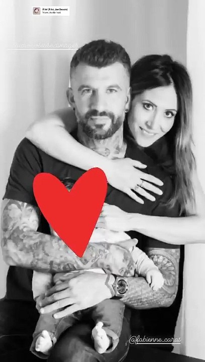 Fabienne Carat est en couple avec Alain, ancien candidat de "Mariés au premier regard" découvert lors de la 5e saison (2021. Le duo pose avec la fille de l'actrice, Céleste.