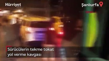 Sürücüler yol ortasında birbirine girdi! İşte o anlar...