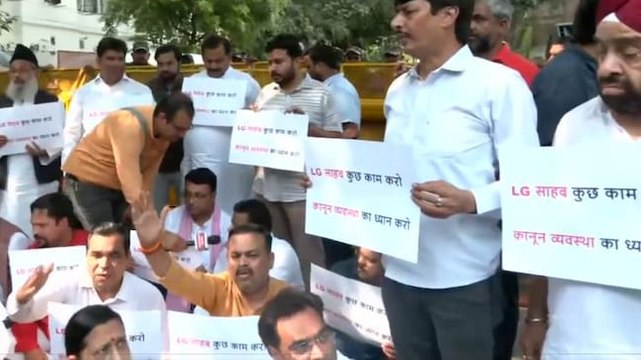 AAP MLAs staged protest outside Delhi L-G's office over rising crime rate