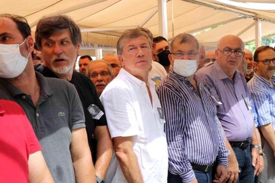 Tanju Çolak'ın babası hayatını kaybetti! Meral Akşener ve Alaattin Çakıcı cenazeye çelenk yolladı