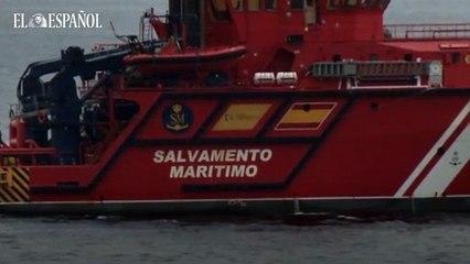 Temor a una posible 'marea negra' en La Línea (Cádiz) tras un vertido de combustible de un barco