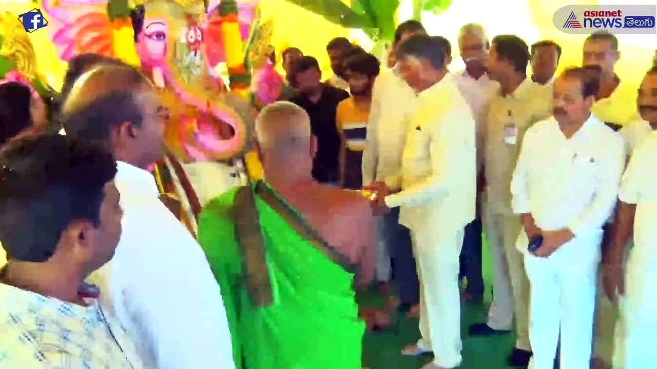 టిడిపి కార్యాలయంలో బొజ్జ గణపయ్య... తొలిపూజ చేసిన చంద్రబాబు