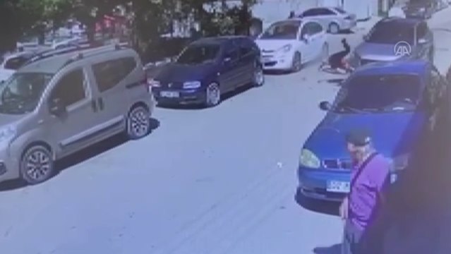 Otomobille çarpışan motosikletin sürücüsü yaralandı