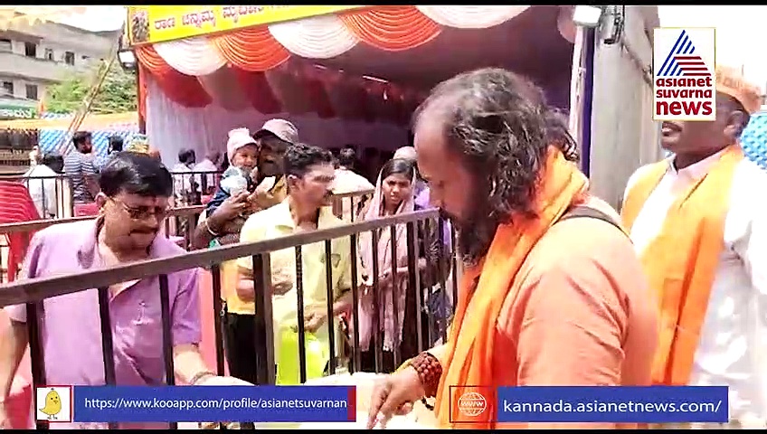 ಹುಬ್ಬಳ್ಳಿ ಈದ್ಗಾ ಮೈದಾನದಲ್ಲಿ ಗಣೇಶನ ದರ್ಶನ ಪಡೆದ ಮುಸ್ಲಿಂ ಕುಟುಂಬ