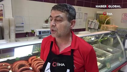 Kasap kendisini araba çarpmasından kurtaran köpek ile sohbet etti