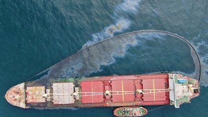 Gibraltar confirma una fuga de fueloil del buque OS35
