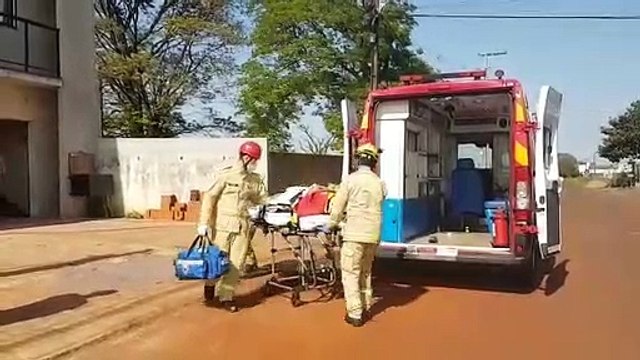 Trabalhador sobre queda de três metros em obra e precisa ser socorrido