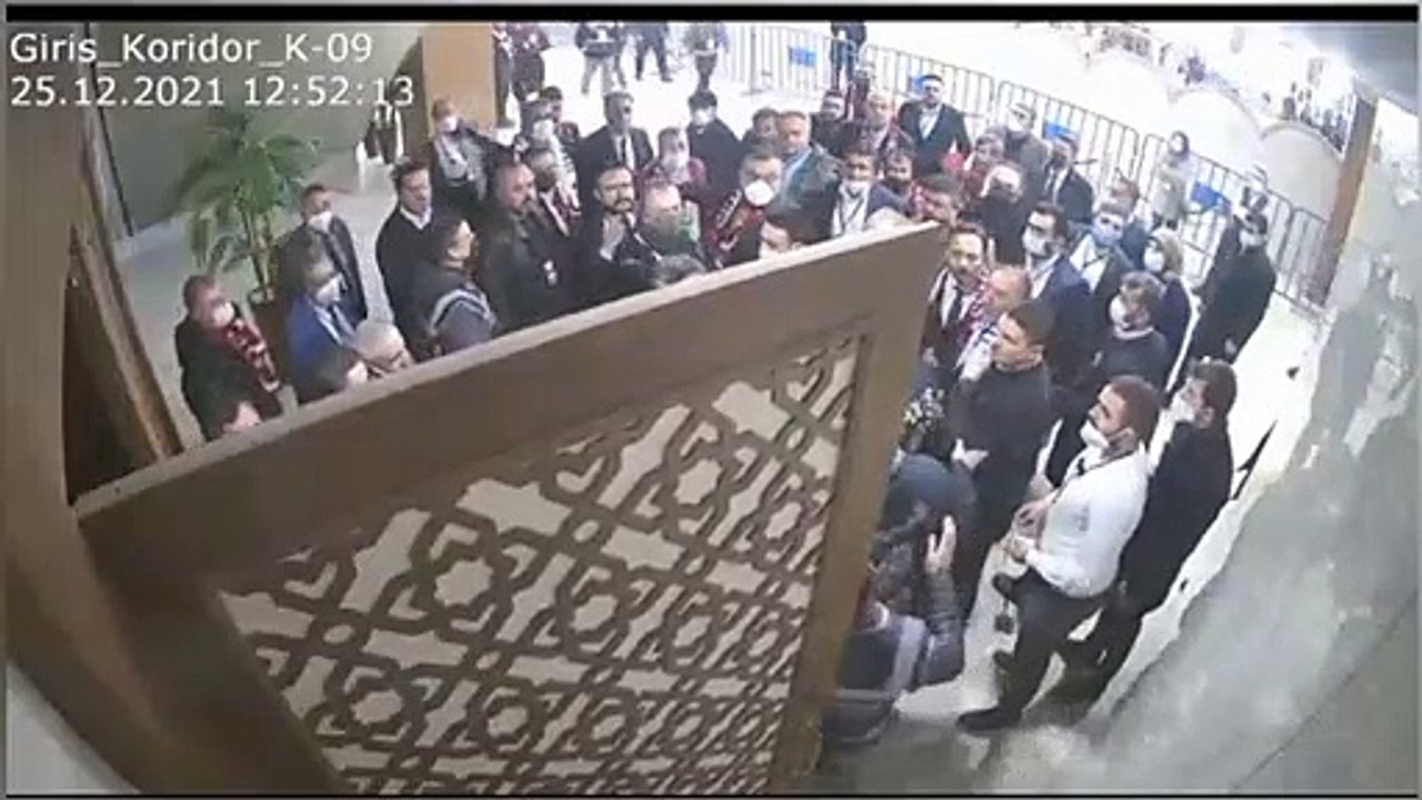 AK Partili ilçe başkanı, Erdoğan'ın olduğu etkinlikte polise saldırmış!