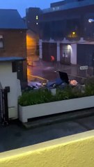 Chemins de lavage sous pression au milieu d'une tempête de pluie - Buzz Buddy