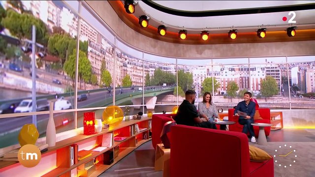 Slimane se confie sur sa fille et sa chanson Des milliers de je t'aime