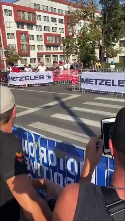 Biker descend au Red Bull Romaniacs - Buzz Buddy