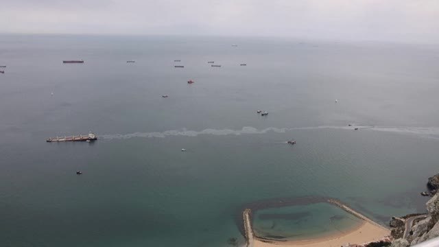 Comienza la operación de bombeo de gasóleo del buque varado en Gibraltar